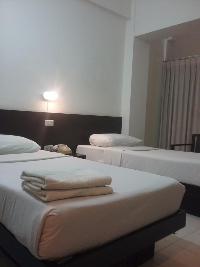 Paradorn Inn Csumphon Kültér fotó