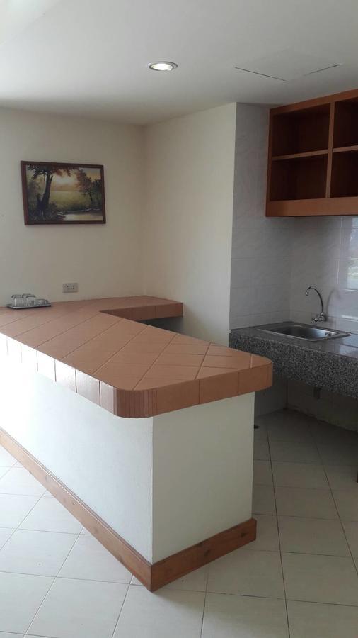 Paradorn Inn Csumphon Kültér fotó