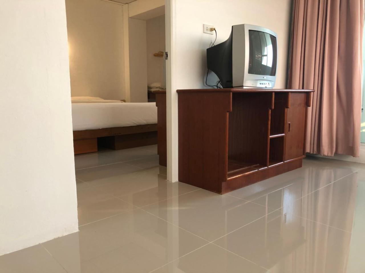 Paradorn Inn Csumphon Kültér fotó
